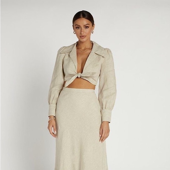 DISSH Tops - DISSH ✨ Linen Tie-Front Top
